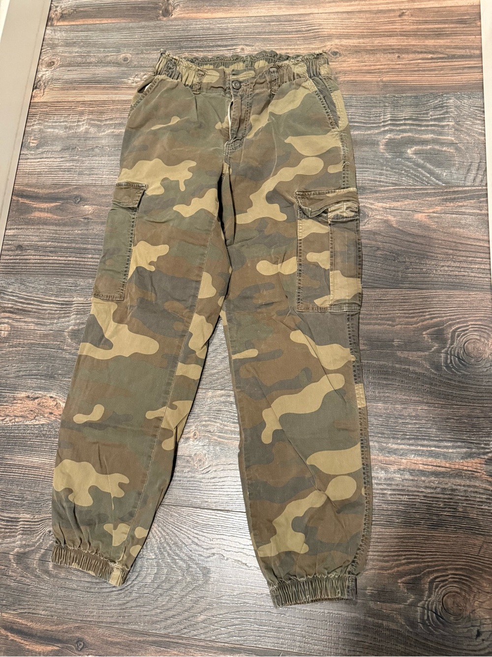 American Eagle Outfitters Camo Cargo Joggers - Olive & Khaki